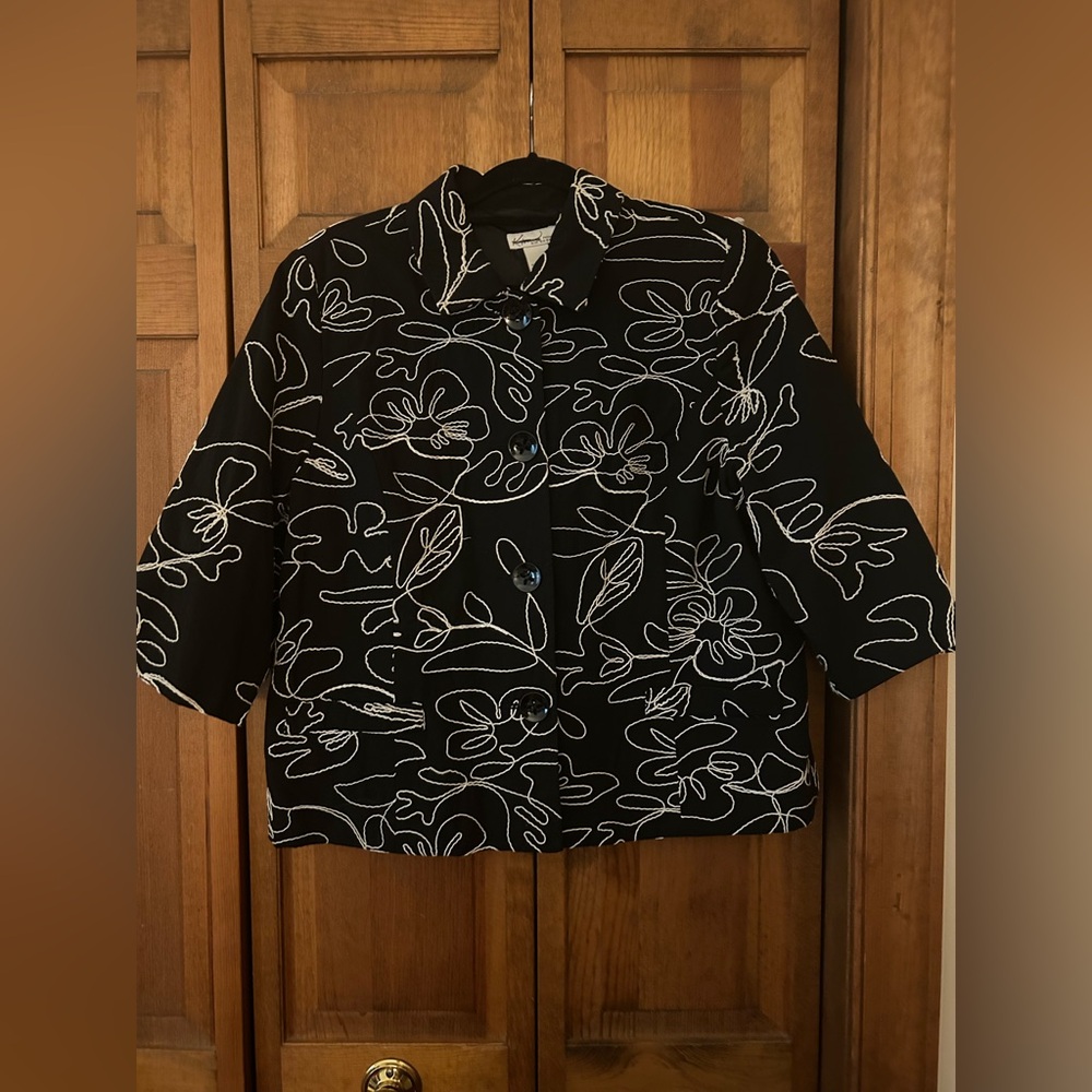 Kim Rodger’s Women’s 16P Cotton Blend Black & White Floral Embroidered Blazer